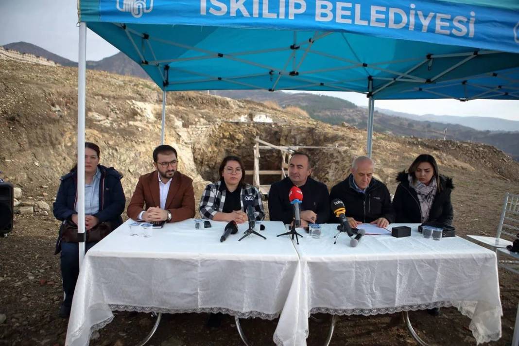 Türk bayrağı dikmek için toprağı kazınca şoke oldular! Kazdıkça yenisi çıkıyor. Yetkililer bölgeyi incelemeye aldı 21